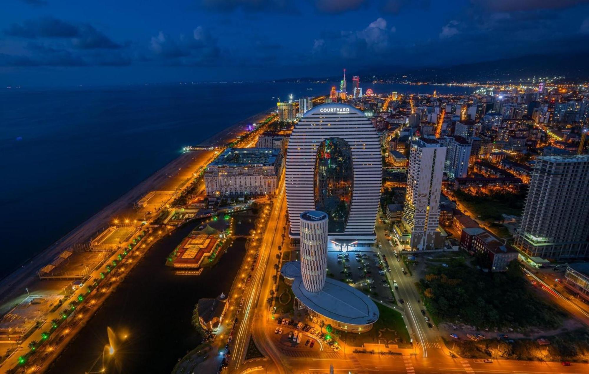 Alliance Palace Aparthotel By Marriott Batoumi Extérieur photo