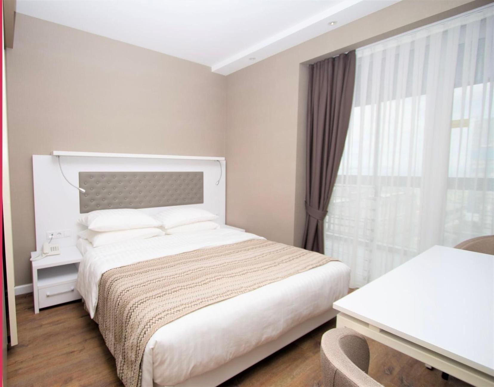 Alliance Palace Aparthotel By Marriott Batoumi Extérieur photo