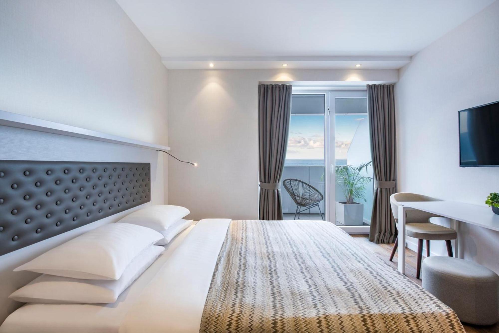 Alliance Palace Aparthotel By Marriott Batoumi Extérieur photo
