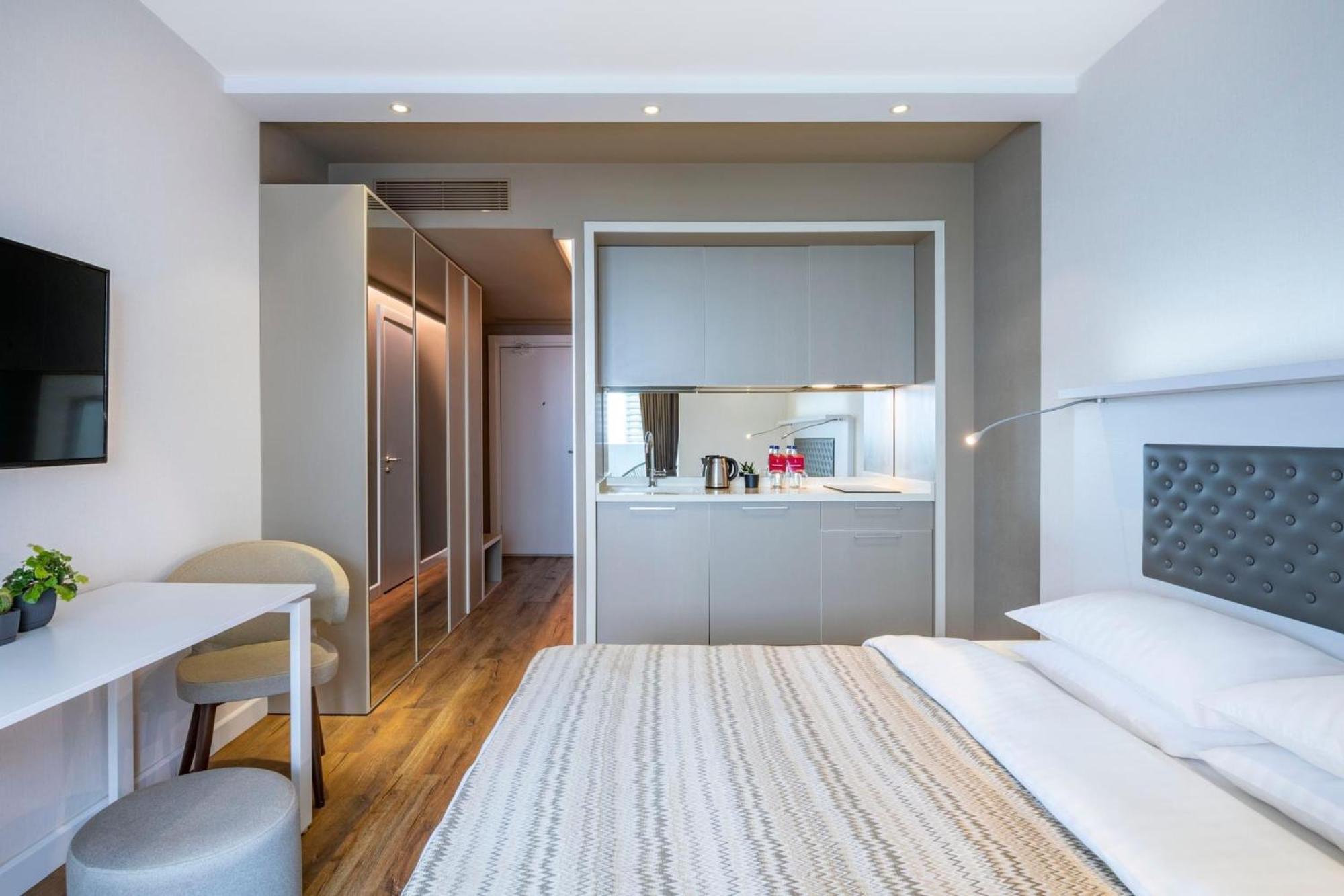 Alliance Palace Aparthotel By Marriott Batoumi Extérieur photo