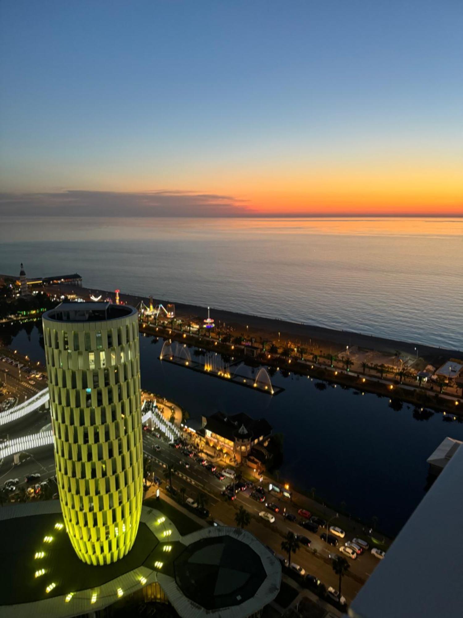 Alliance Palace Aparthotel By Marriott Batoumi Extérieur photo