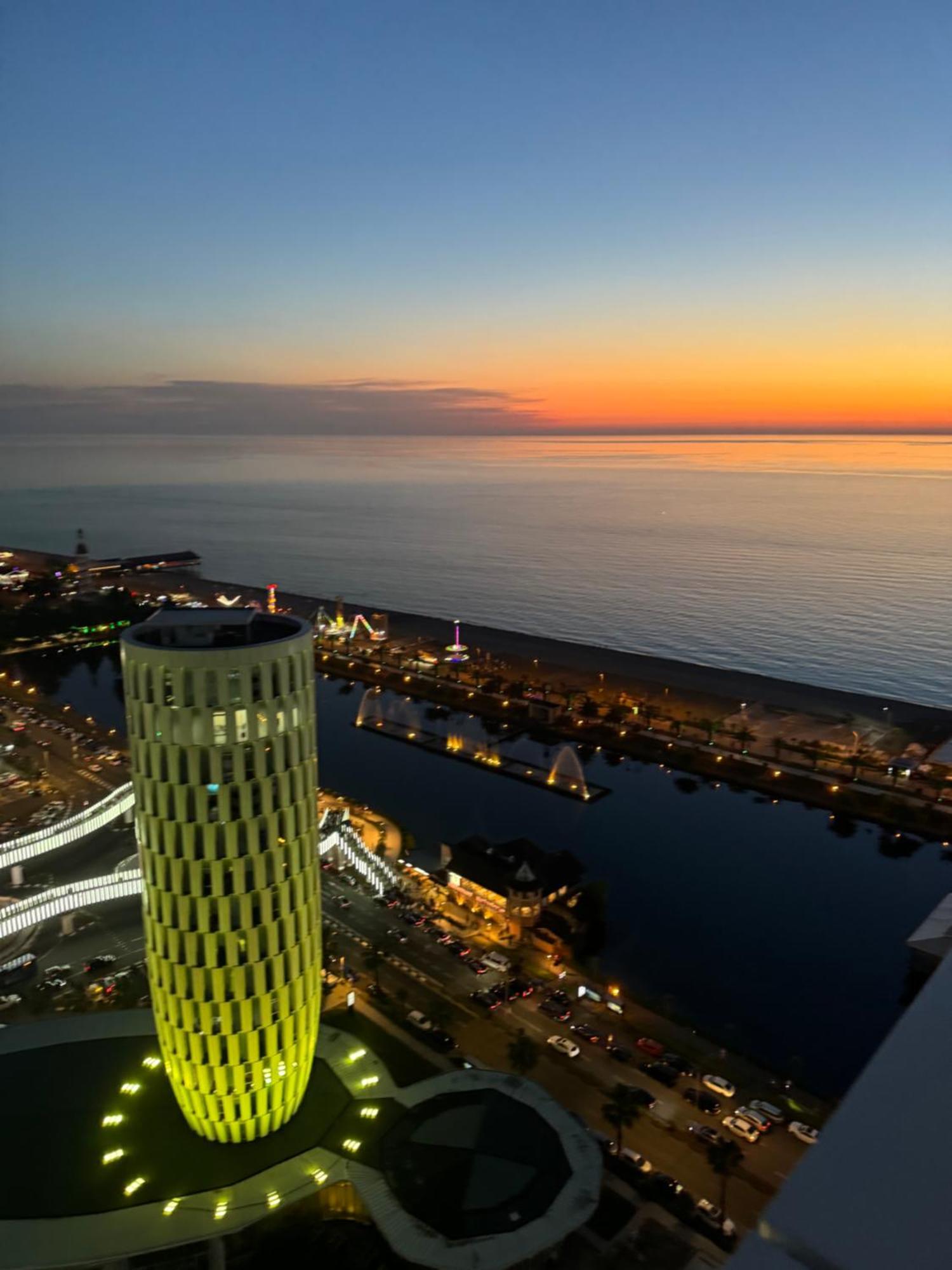 Alliance Palace Aparthotel By Marriott Batoumi Extérieur photo